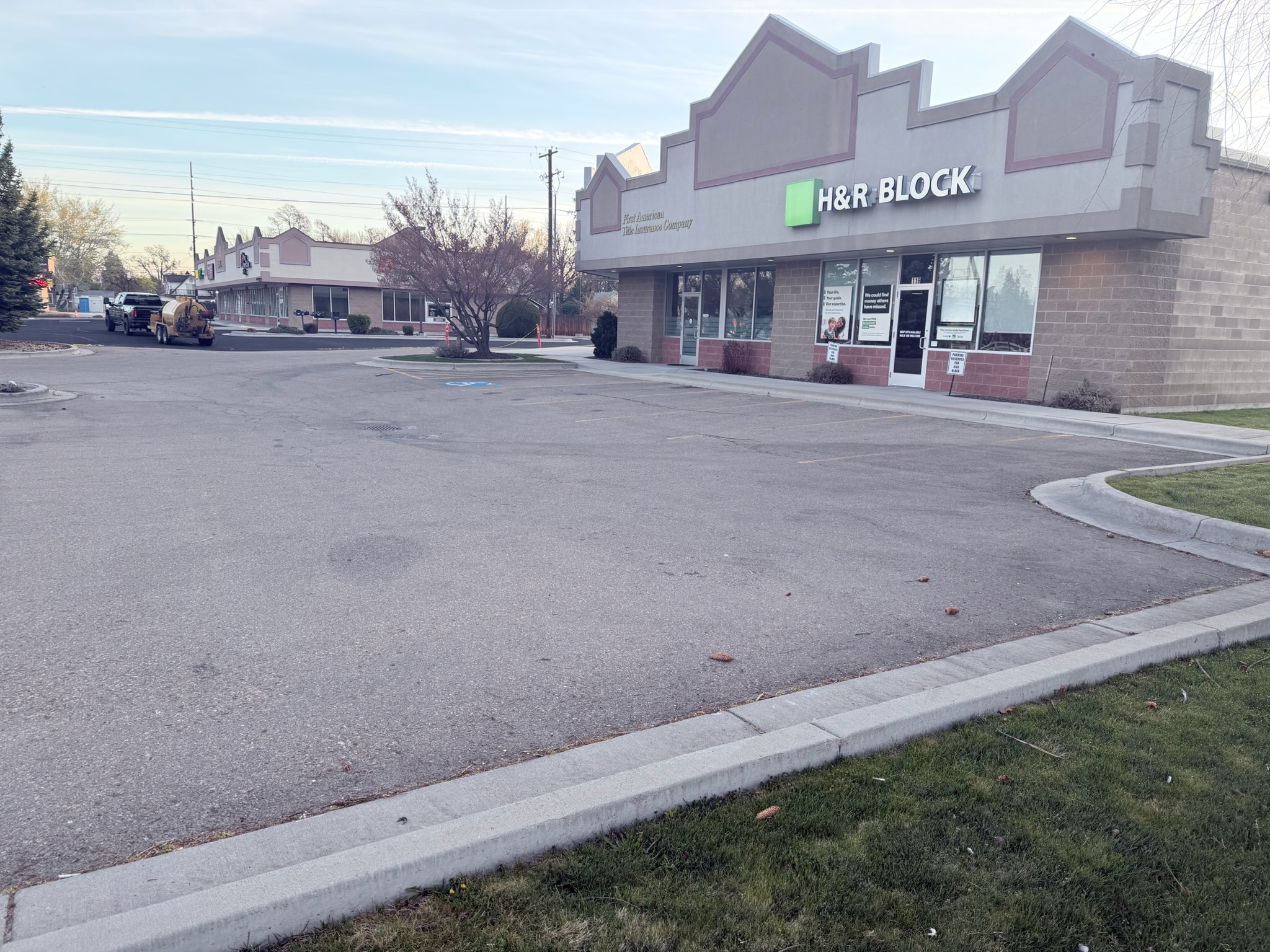 Detail view of striping on the H&R Block side of the Meridian plaza